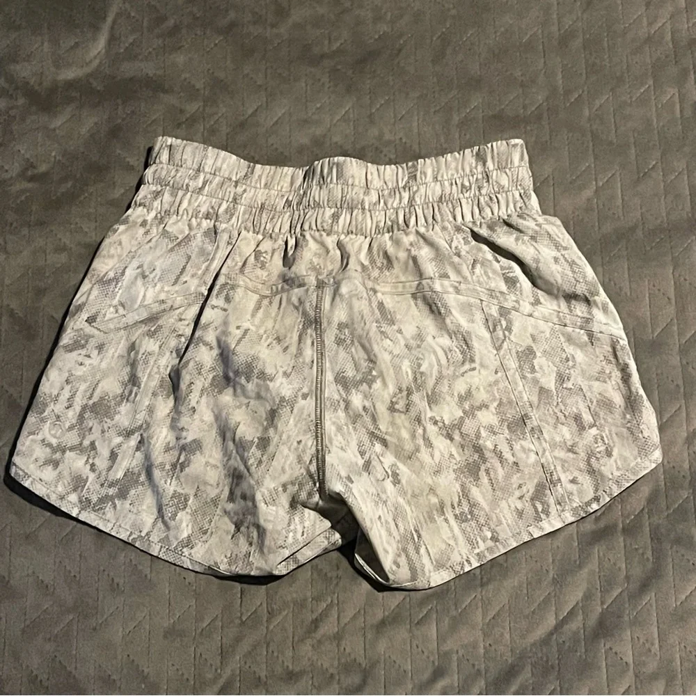 Lululemon lined running shorts womens size‎ 4 EUC